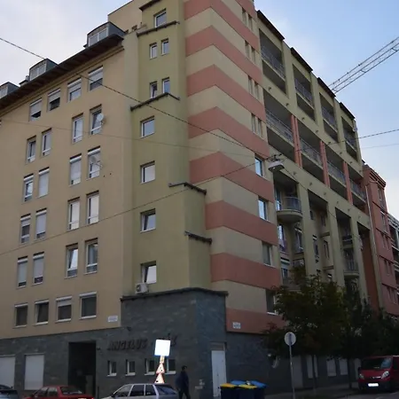 Flat At The Edge Of The Center + Parking Apartament Budapesta