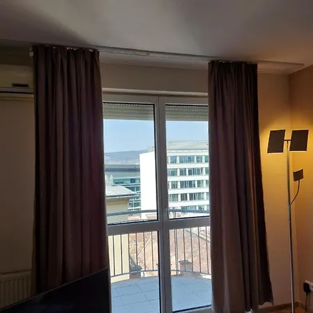 Flat At The Edge Of The Center + Parking *