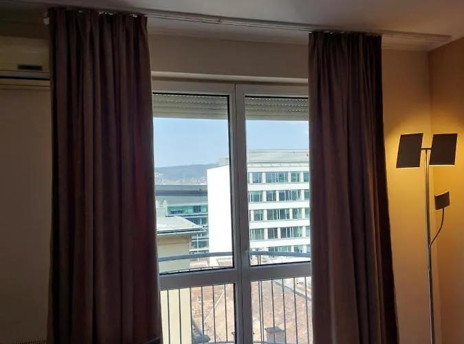 Flat At The Edge Of The Center + Parking *