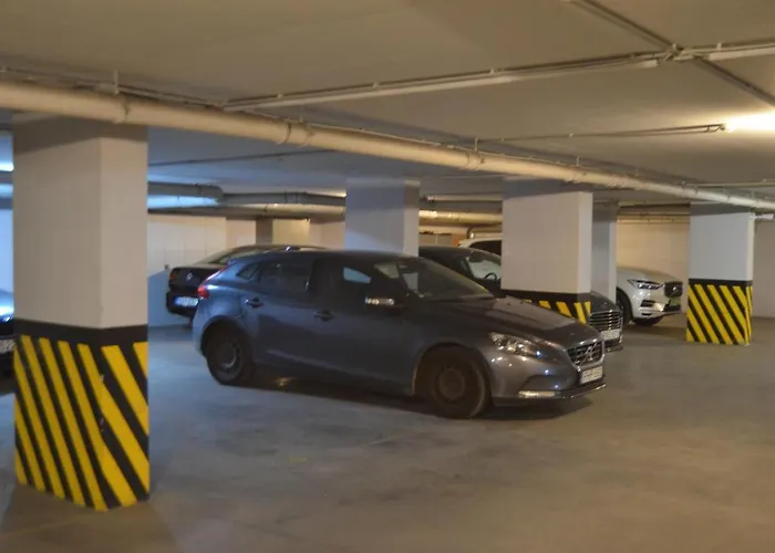 Flat At The Edge Of The Center + Parking